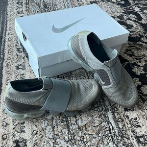 Nike size 9 Air Vapormax FK Moccasin in dark stucco clay green